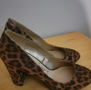Libby Edelman Leopard Print Pump 7M